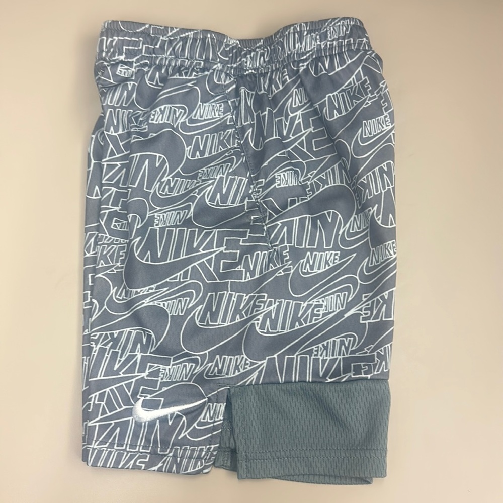 Boys size 7 gray Nike dri fit shorts